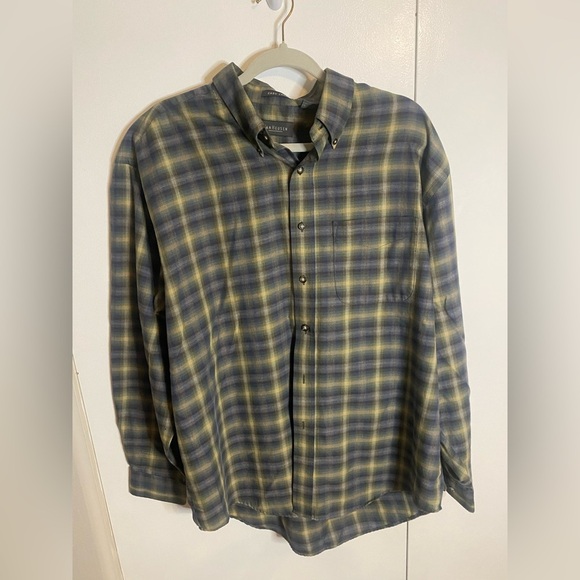 Van Heusen Plaid Button Front Men’s Shirt, Large - Picture 1 of 3